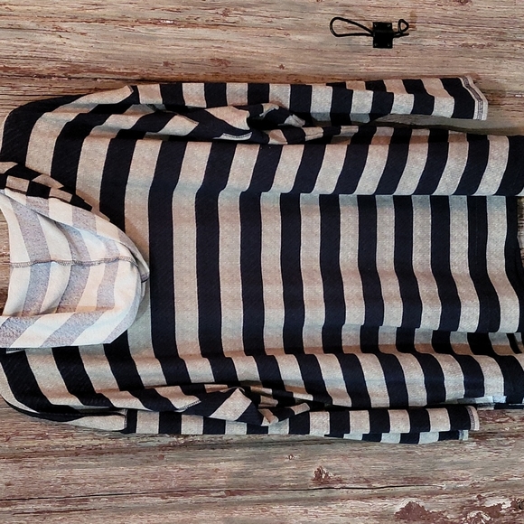 Bundled 2 brand new Lularoe Eliza shirts - Picture 13 of 13